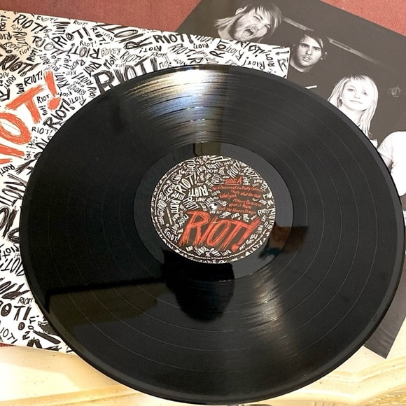 SOLD :: Paramore RIOT! Vinyl Record - Picture 2 of 5